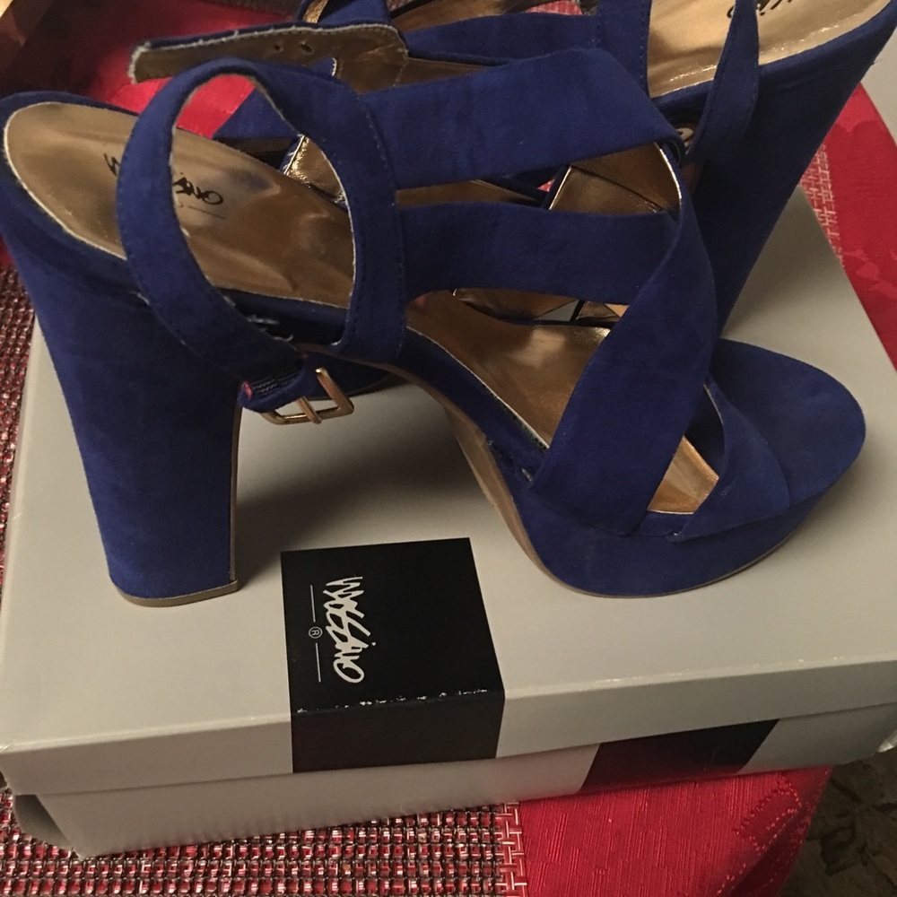 Platform Sandals - Picture 3 of 3